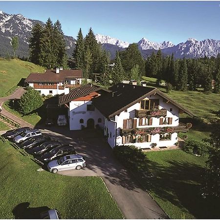 Gaestehaus Alpina Hotel Krun Exterior photo