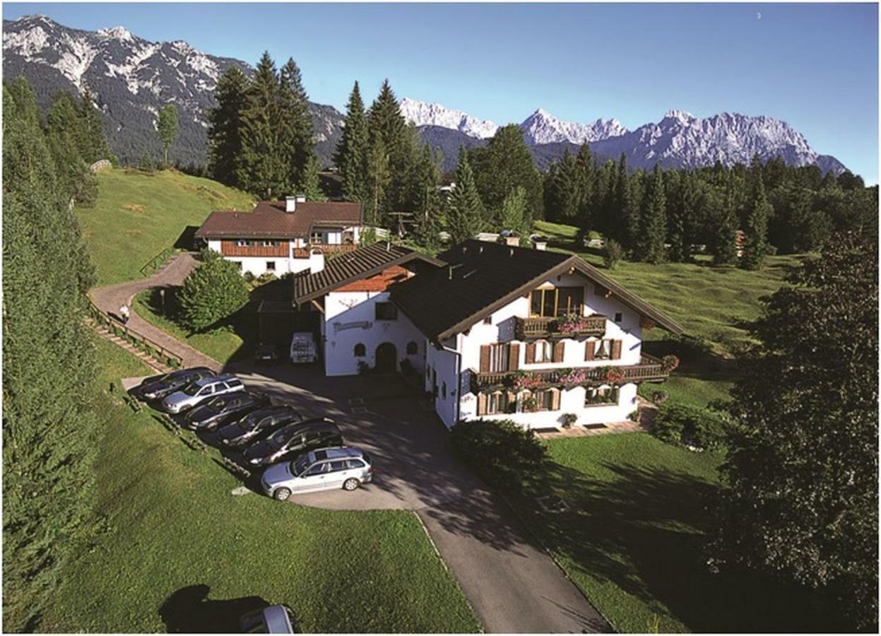 Gaestehaus Alpina Hotel Krun Exterior photo